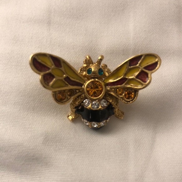 Jewelry - Bumblebee pin. 3/4” H x 1.25”W